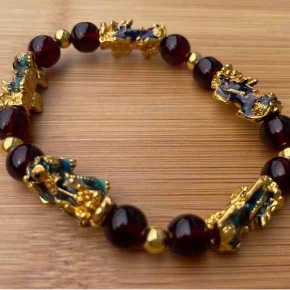 Garnet Wealth Pixiu Bracelet - Picture 4 of 7